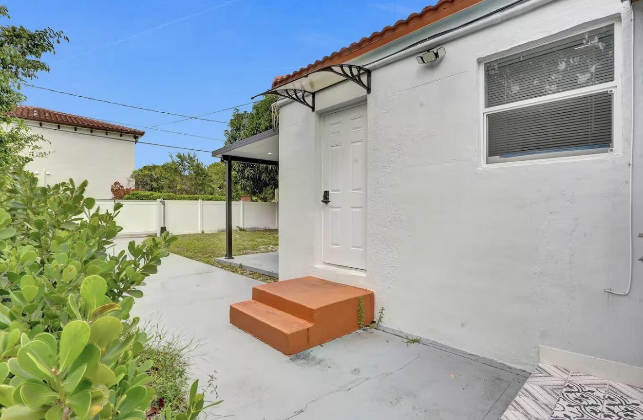 HOLLYWOOD - Residential Lease