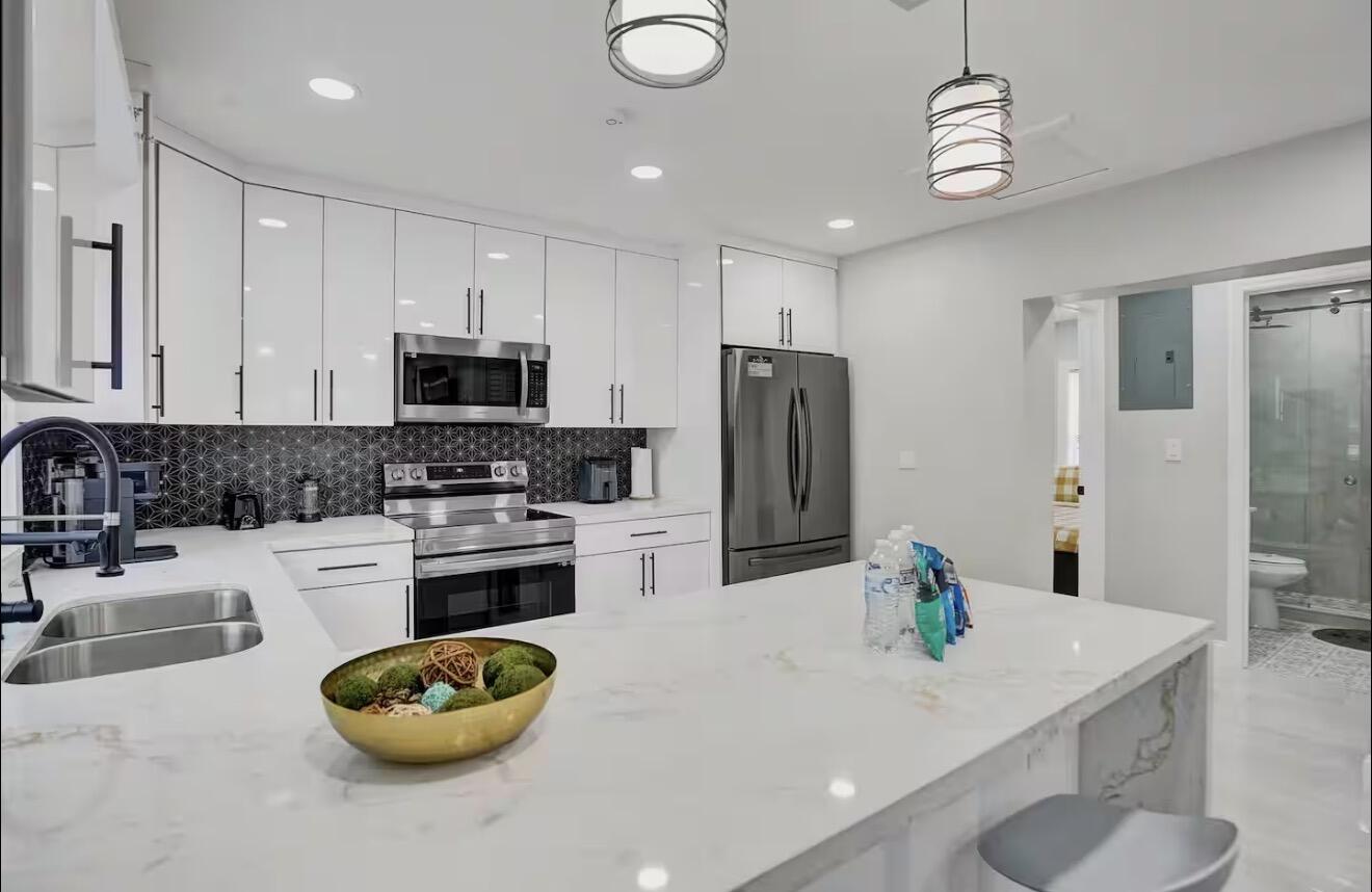 HOLLYWOOD - Residential Lease