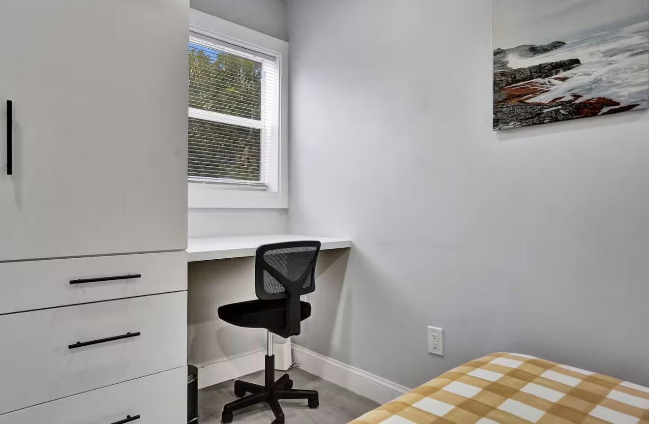 HOLLYWOOD - Residential Lease