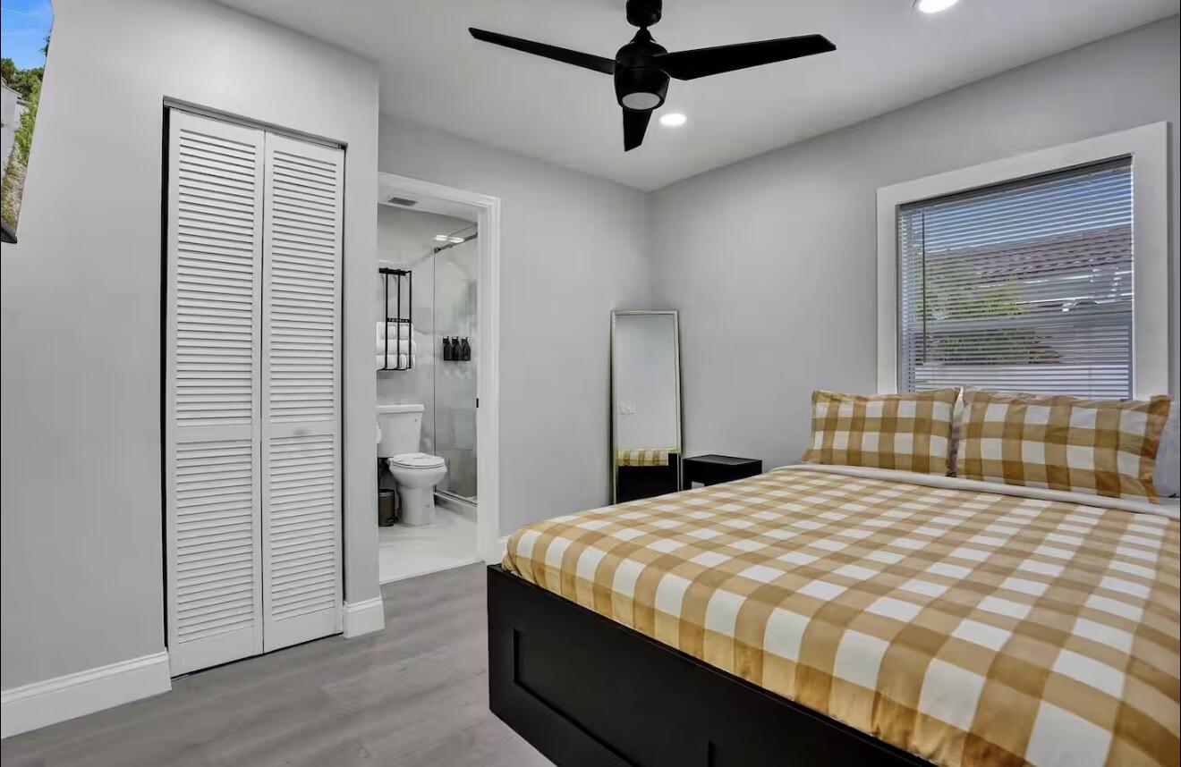 HOLLYWOOD - Residential Lease
