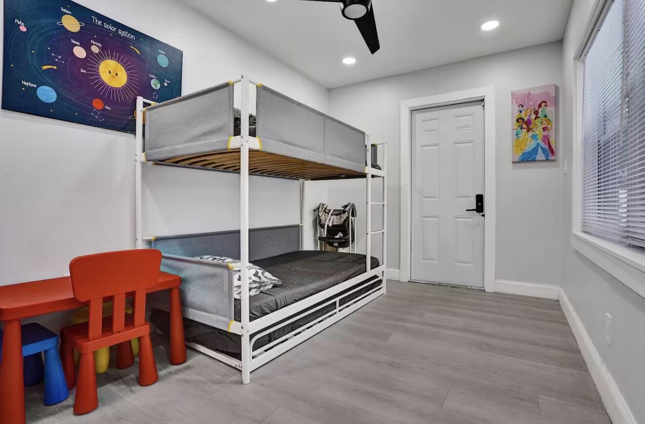 HOLLYWOOD - Residential Lease