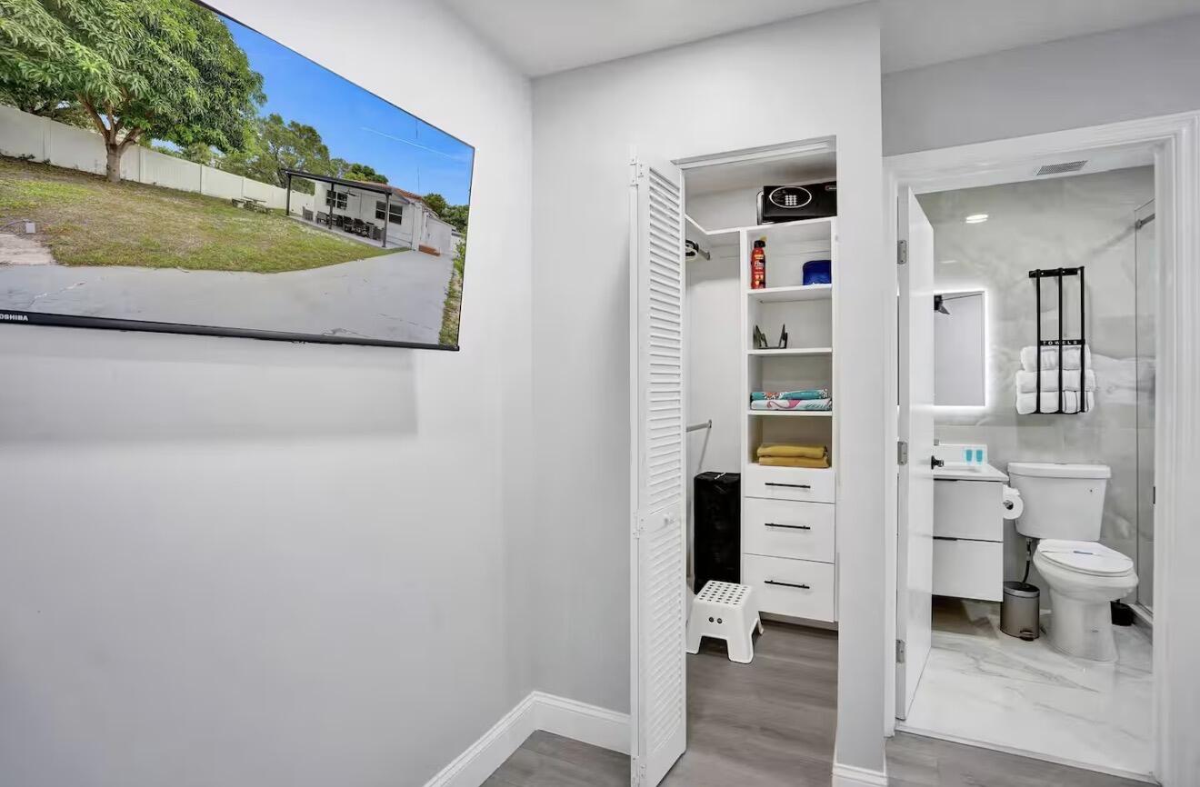 HOLLYWOOD - Residential Lease