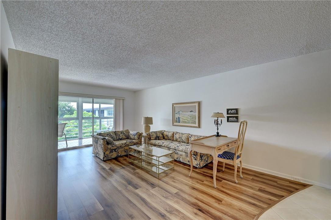 WYNMOOR COUNTRY CLUB - Residential