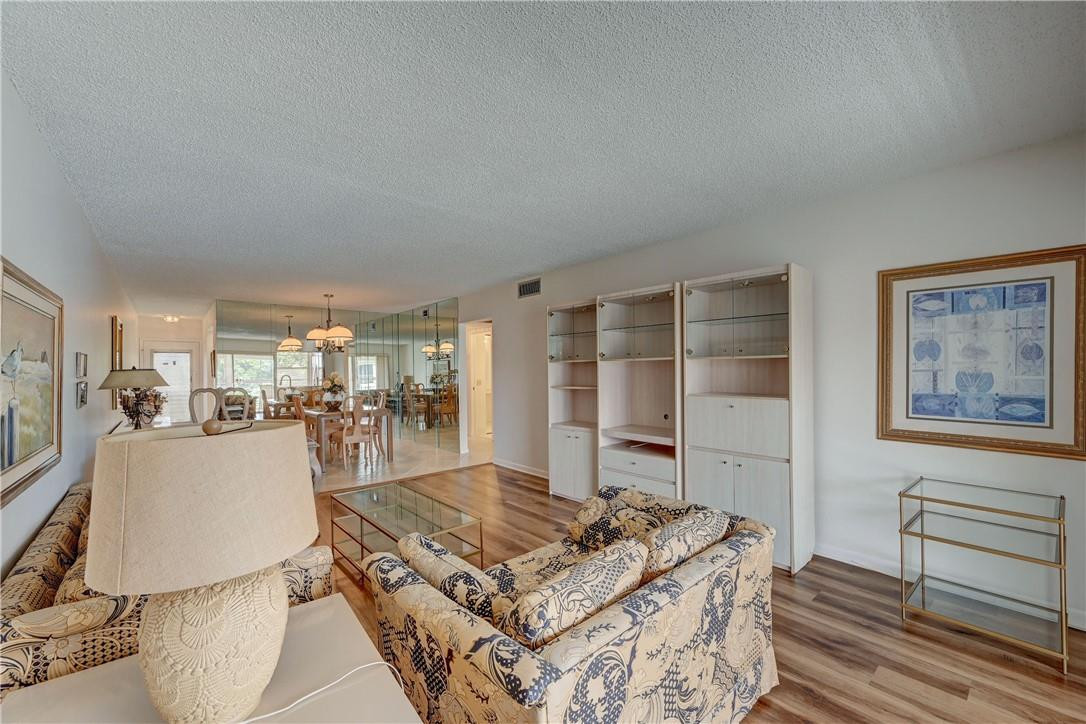 WYNMOOR COUNTRY CLUB - Residential