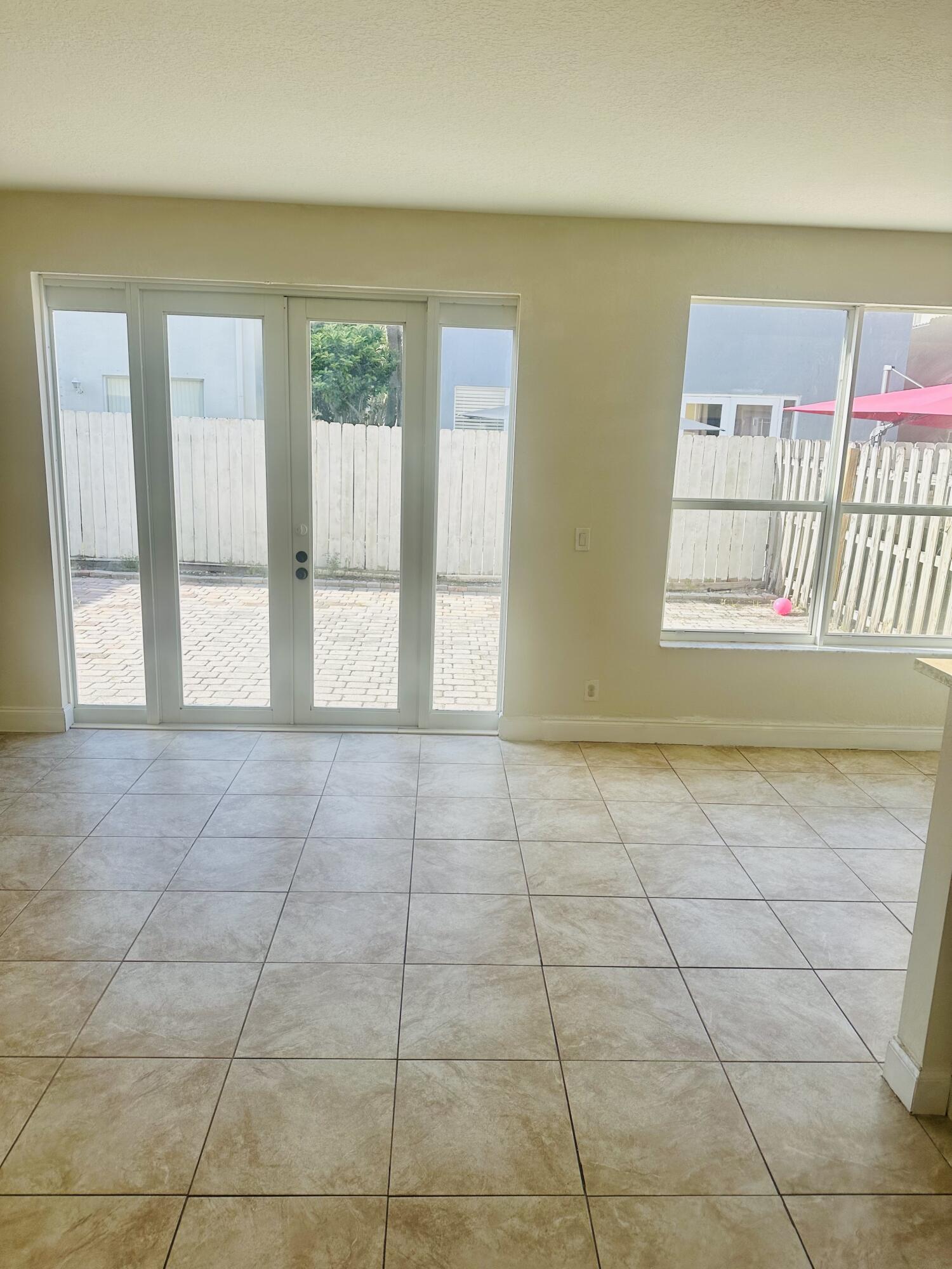 BRIGER PARS G, H AND J - Residential Lease