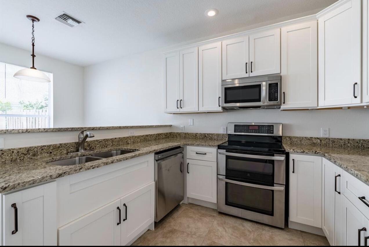 BRIGER PARS G, H AND J - Residential Lease
