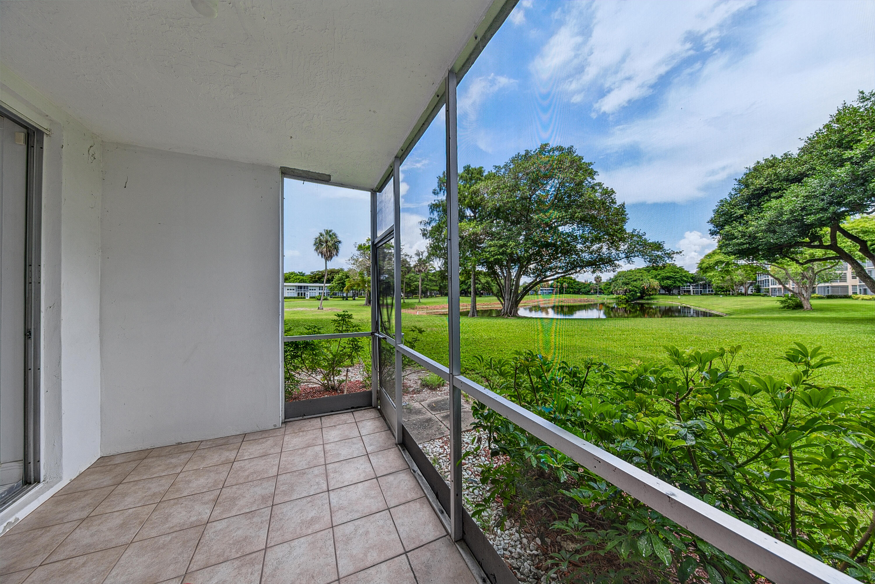 NO 103 PALM-AIRE COUNTRY CLUB - Residential