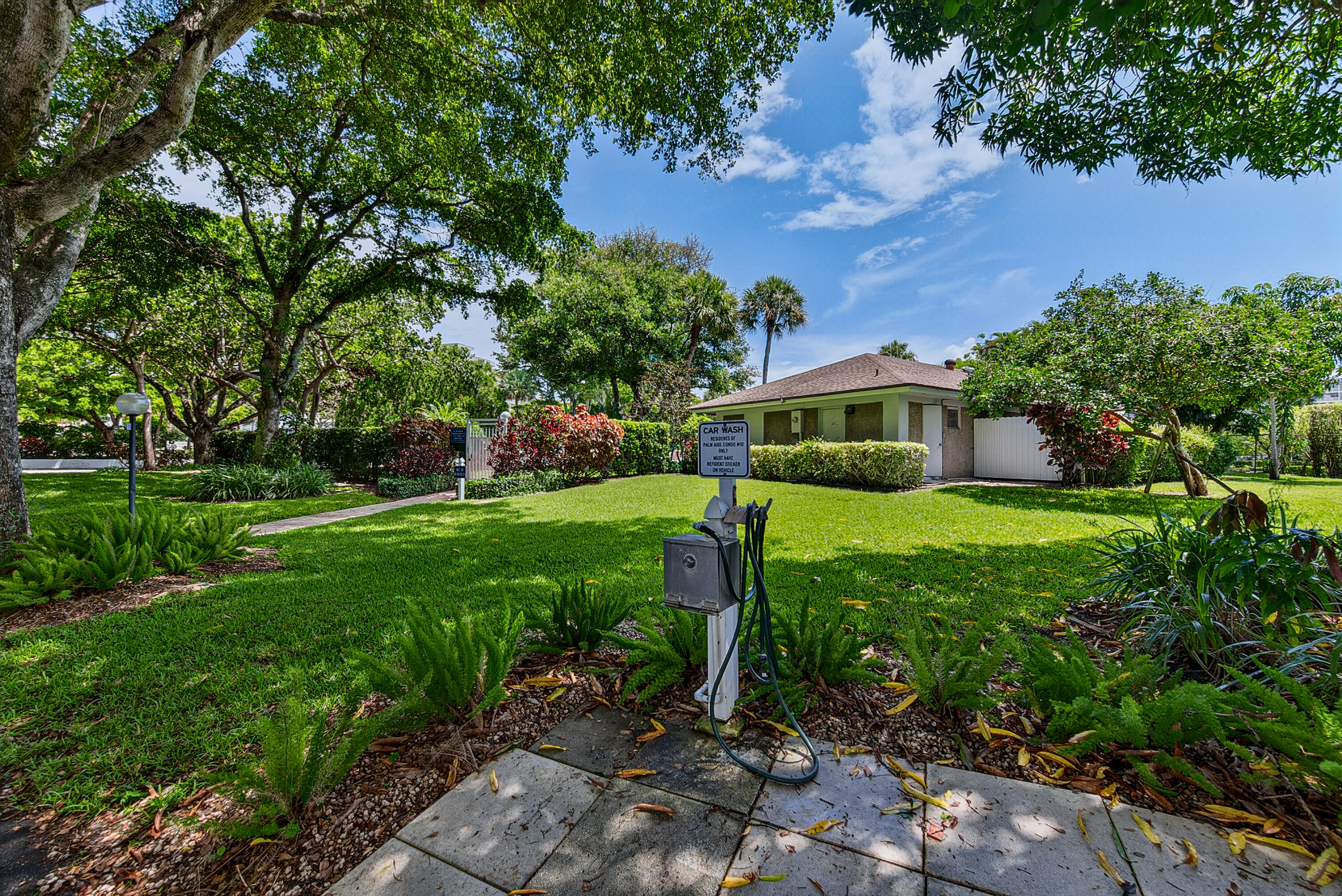 NO 103 PALM-AIRE COUNTRY CLUB - Residential
