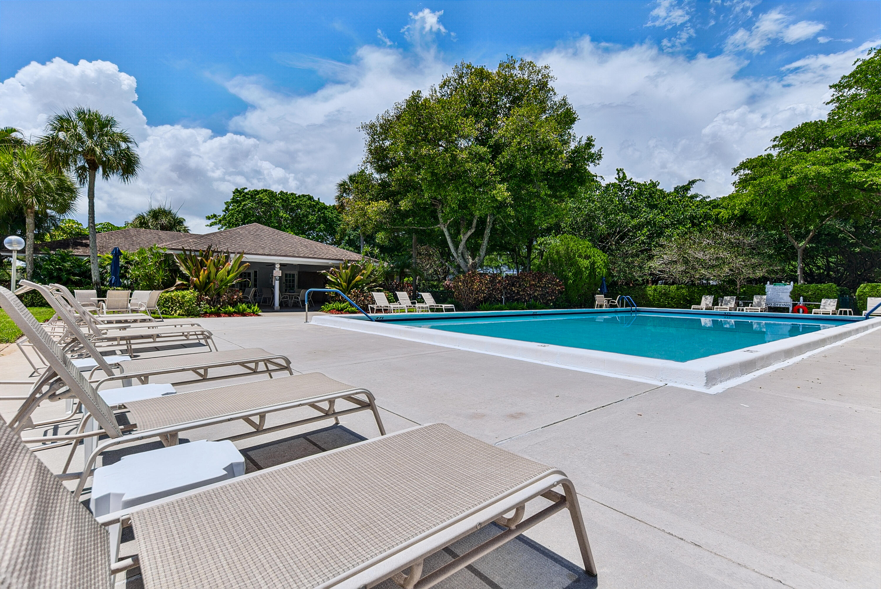 NO 103 PALM-AIRE COUNTRY CLUB - Residential