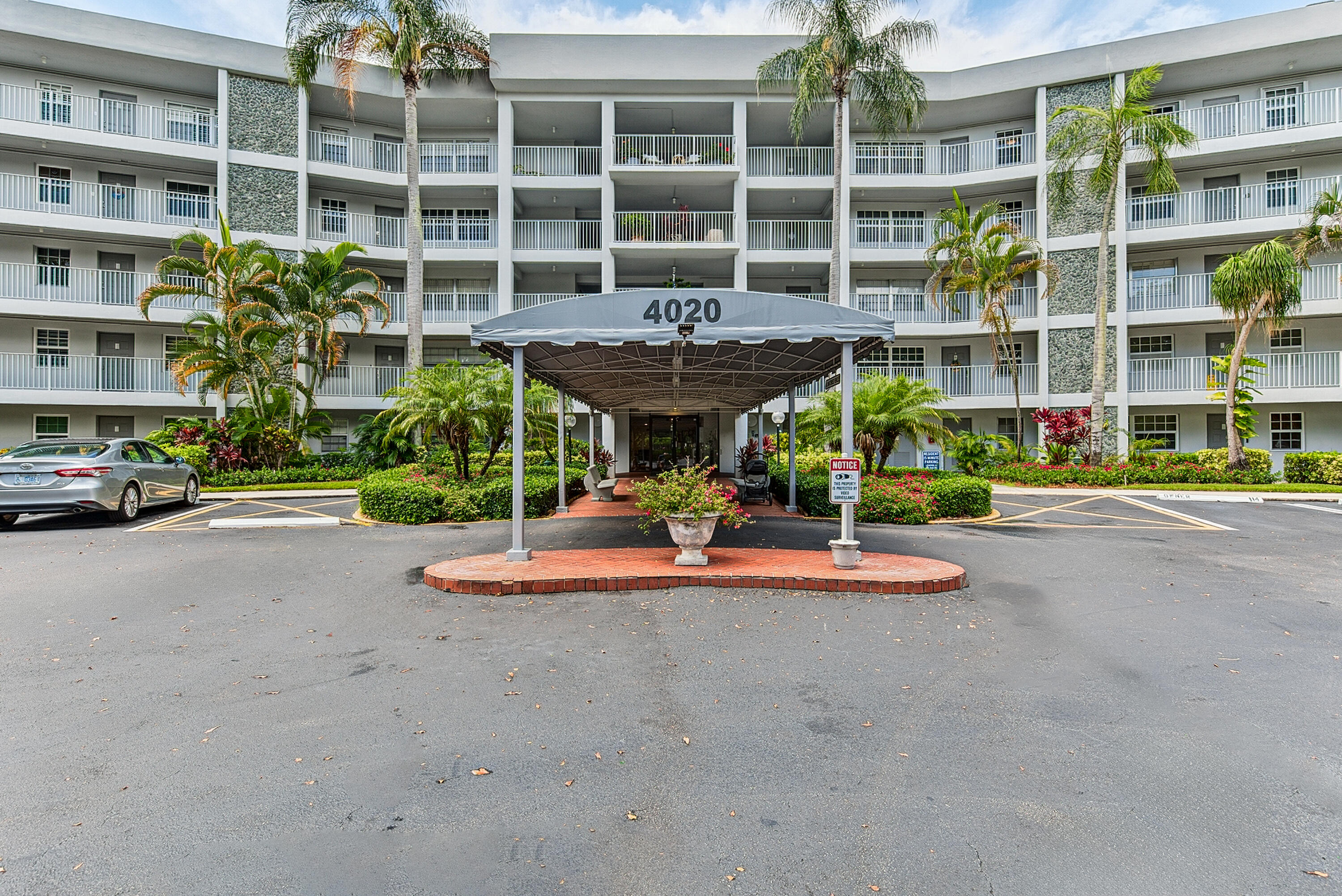 NO 103 PALM-AIRE COUNTRY CLUB - Residential