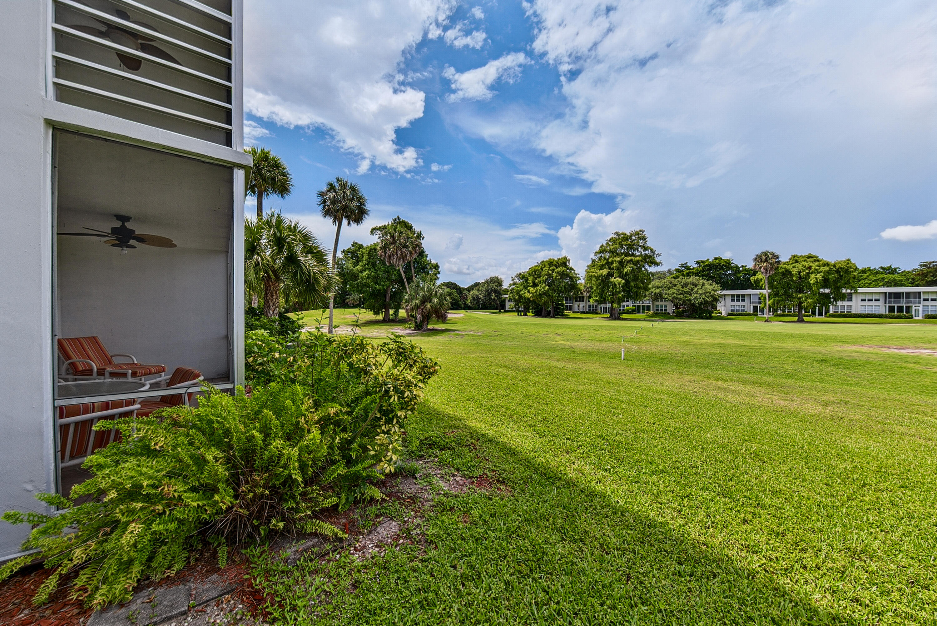 NO 103 PALM-AIRE COUNTRY CLUB - Residential