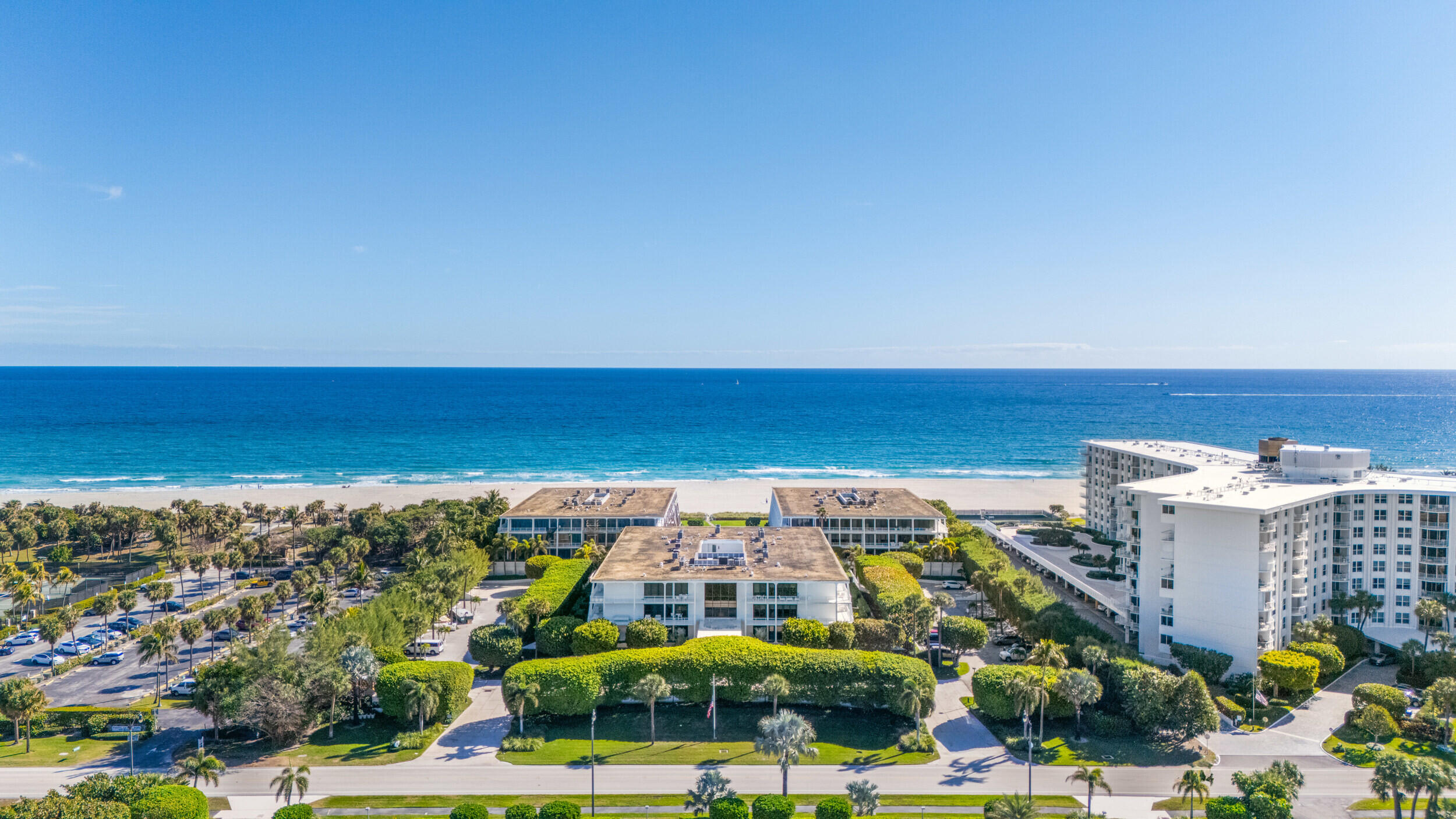 REEF CONDO - Residential