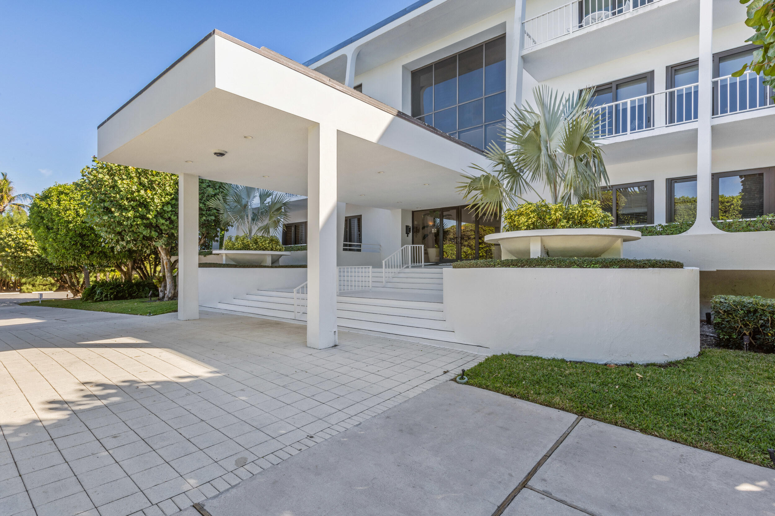 REEF CONDO - Residential