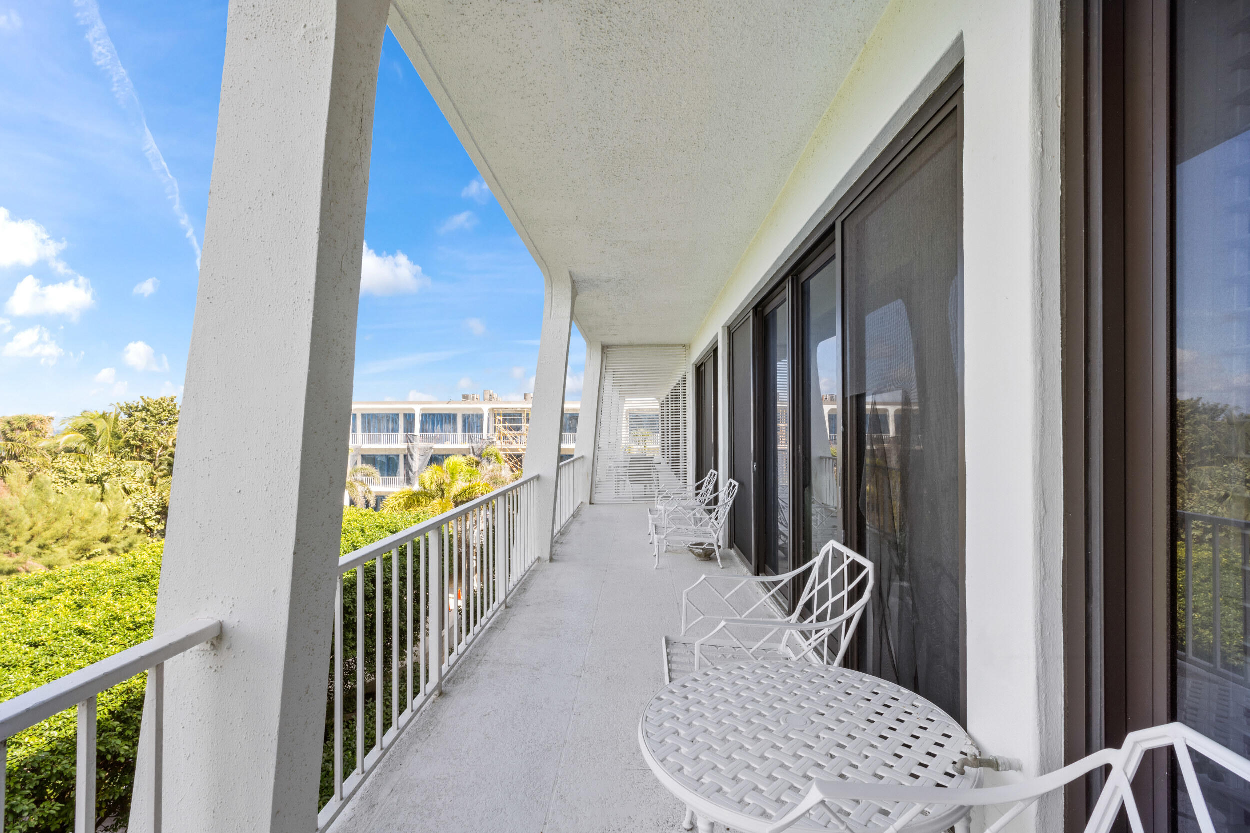 REEF CONDO - Residential