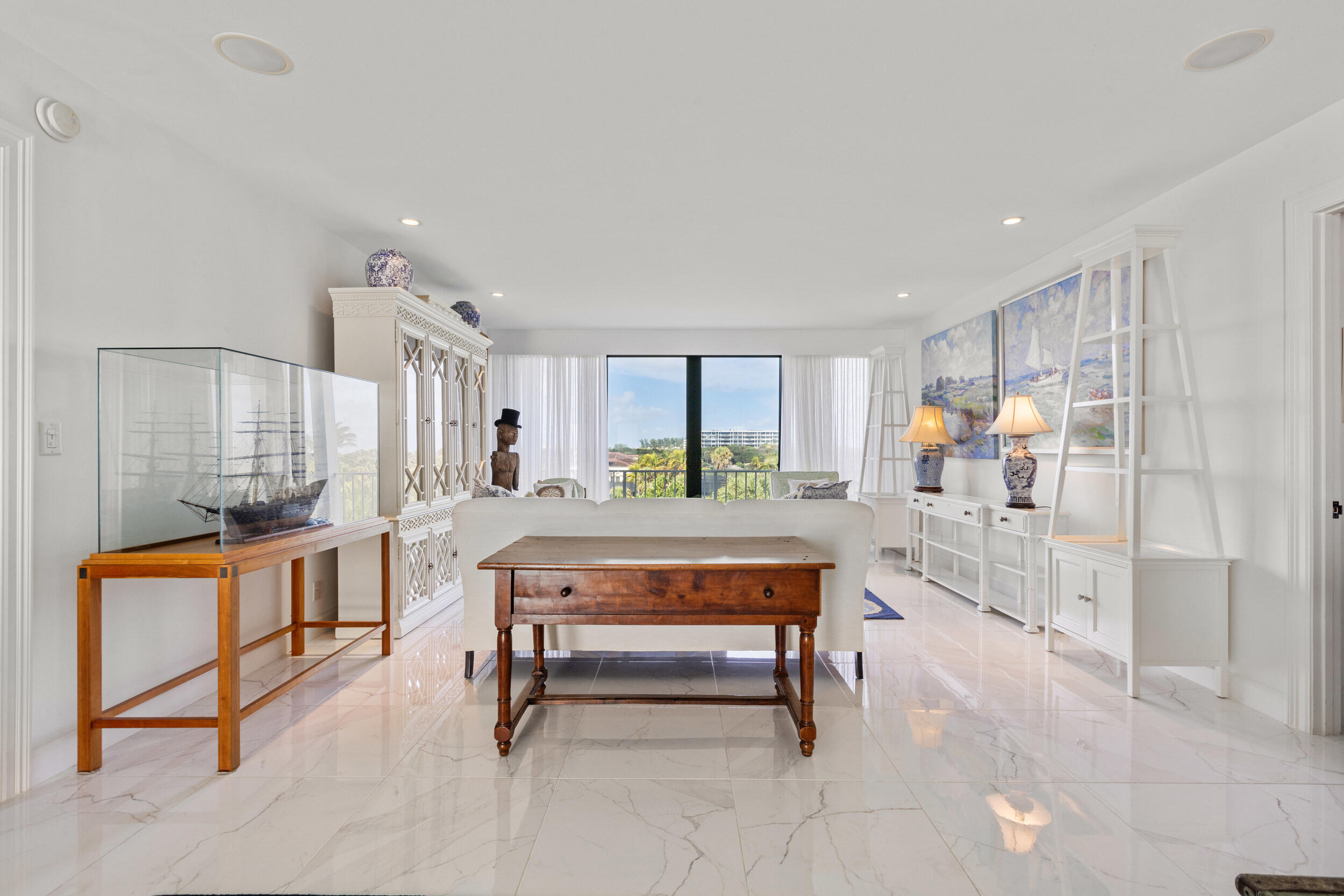 REEF CONDO - Residential