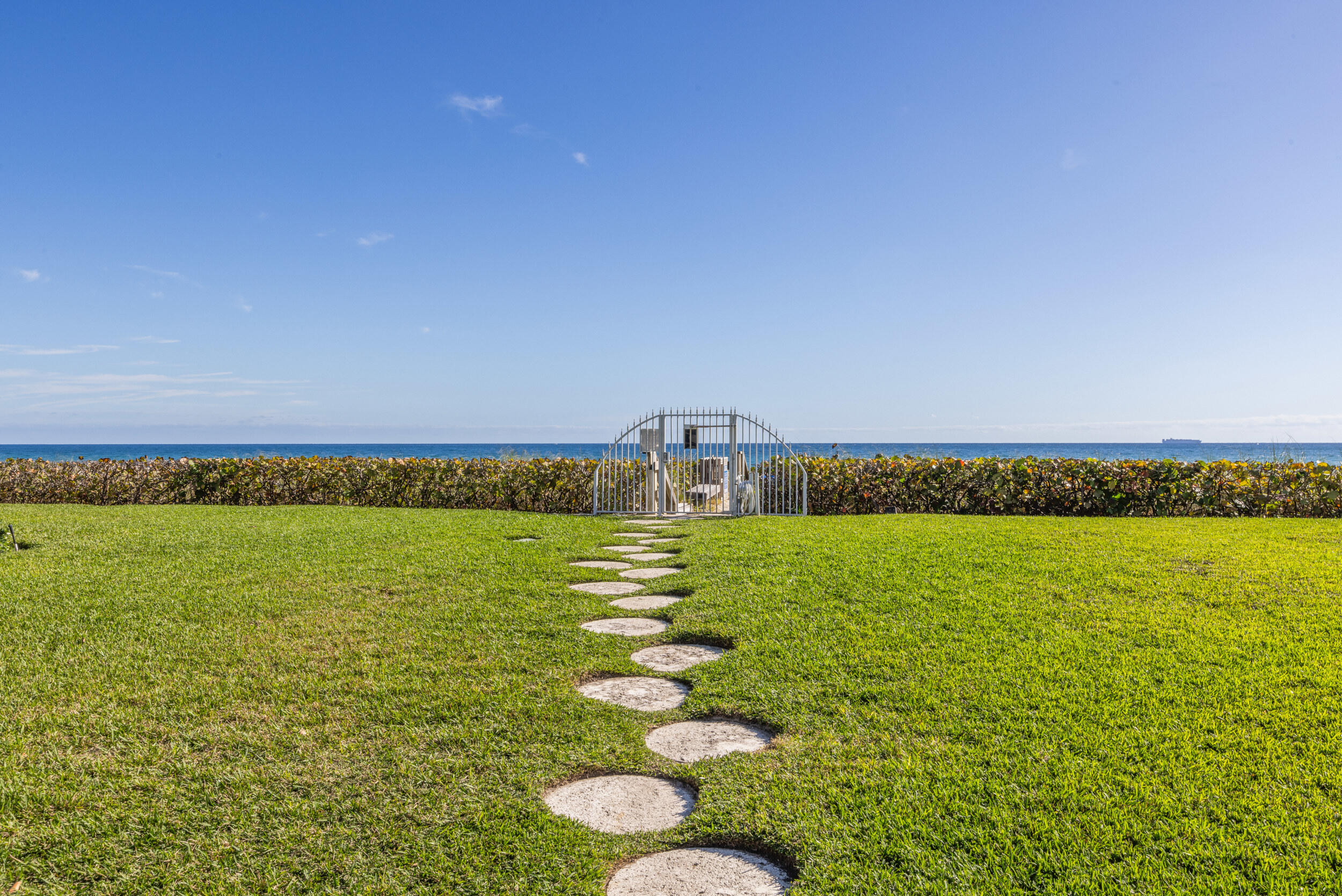 REEF CONDO - Residential