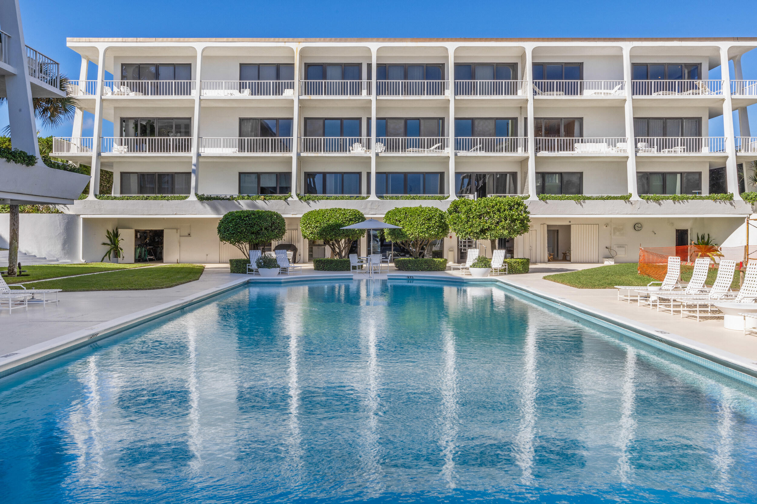 REEF CONDO - Residential