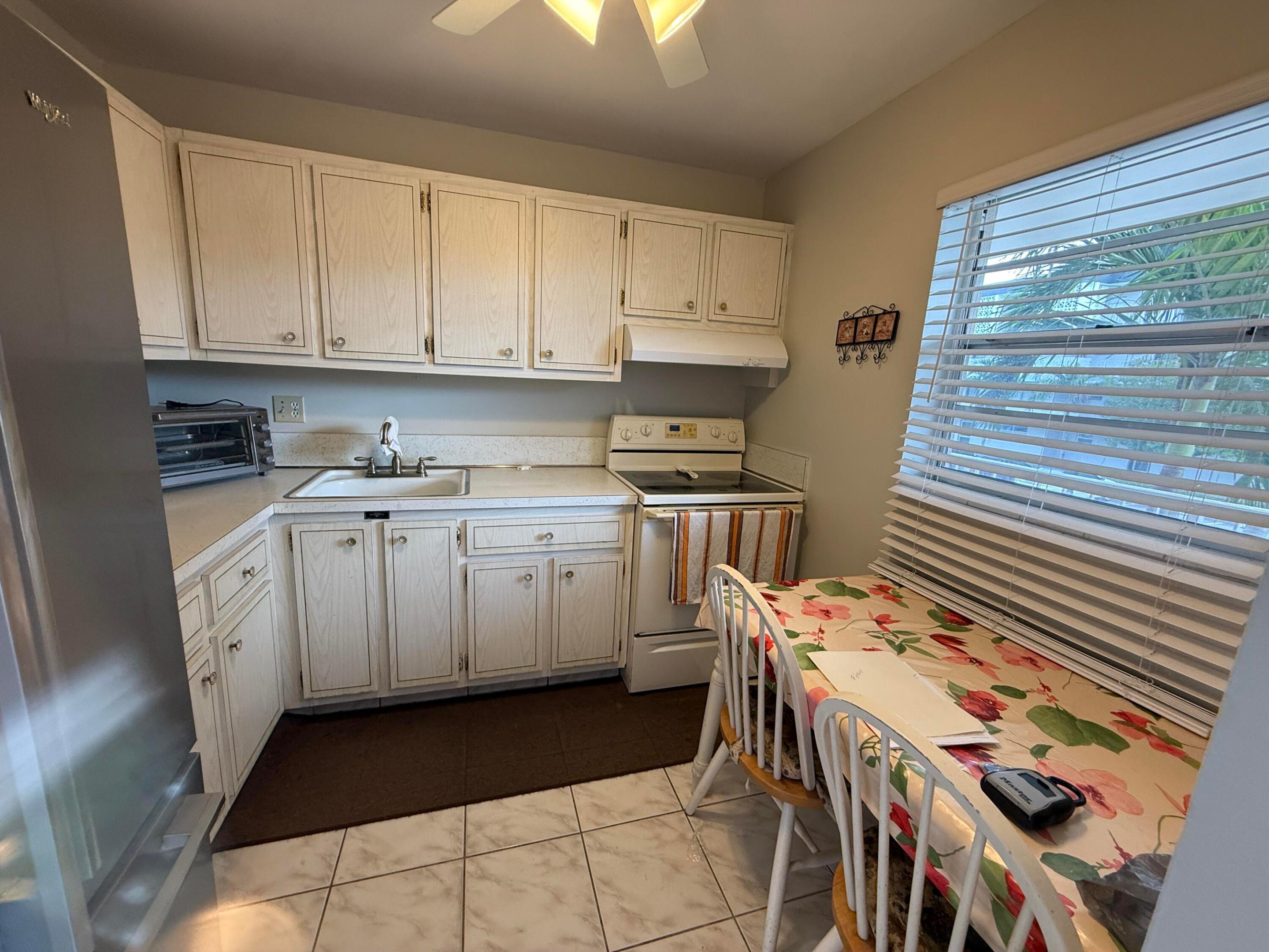 LAUDERDALE OAKS CONDO XII - Residential
