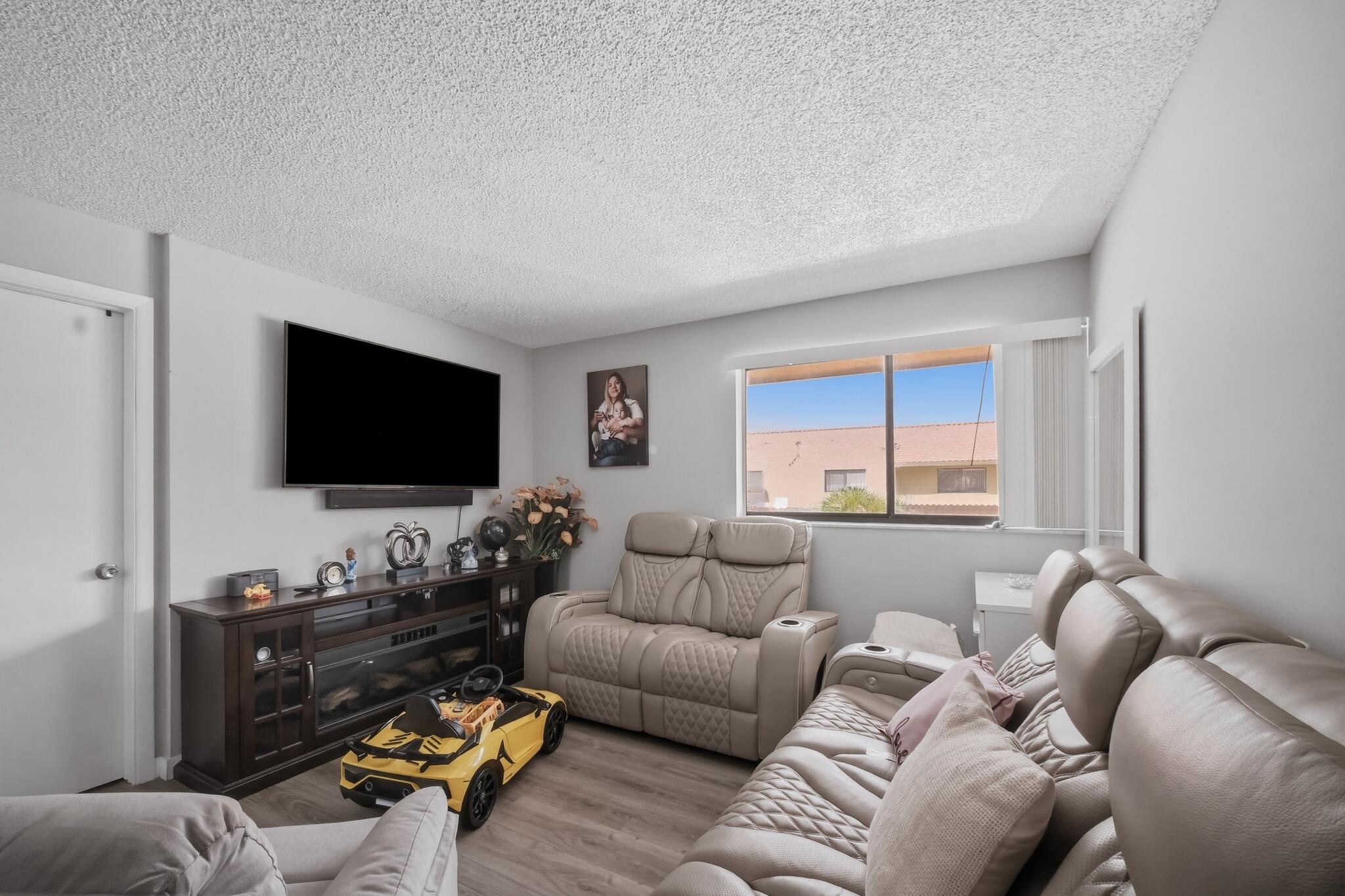 RESIDENCIAL EL PRADO CONDO - Residential