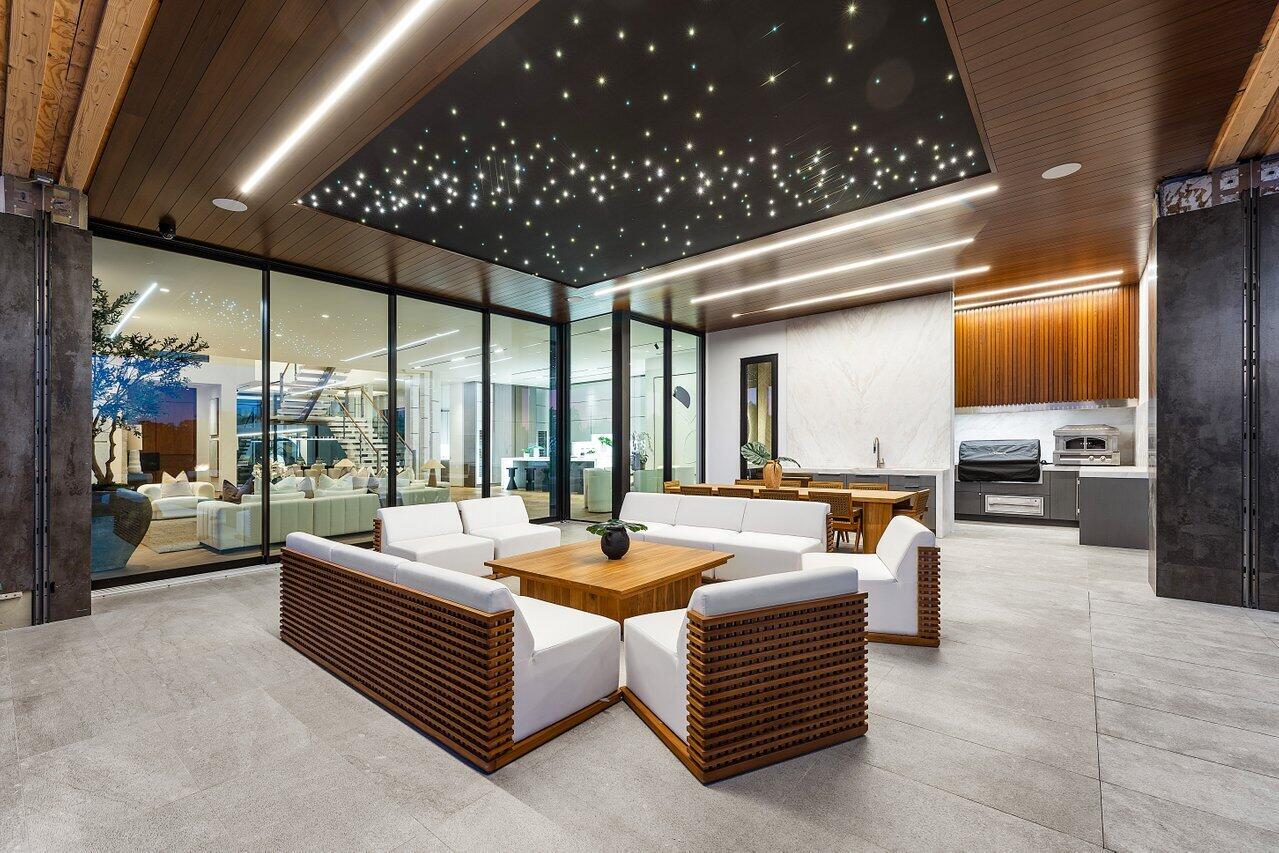 ADMIRALS COVE - Residential