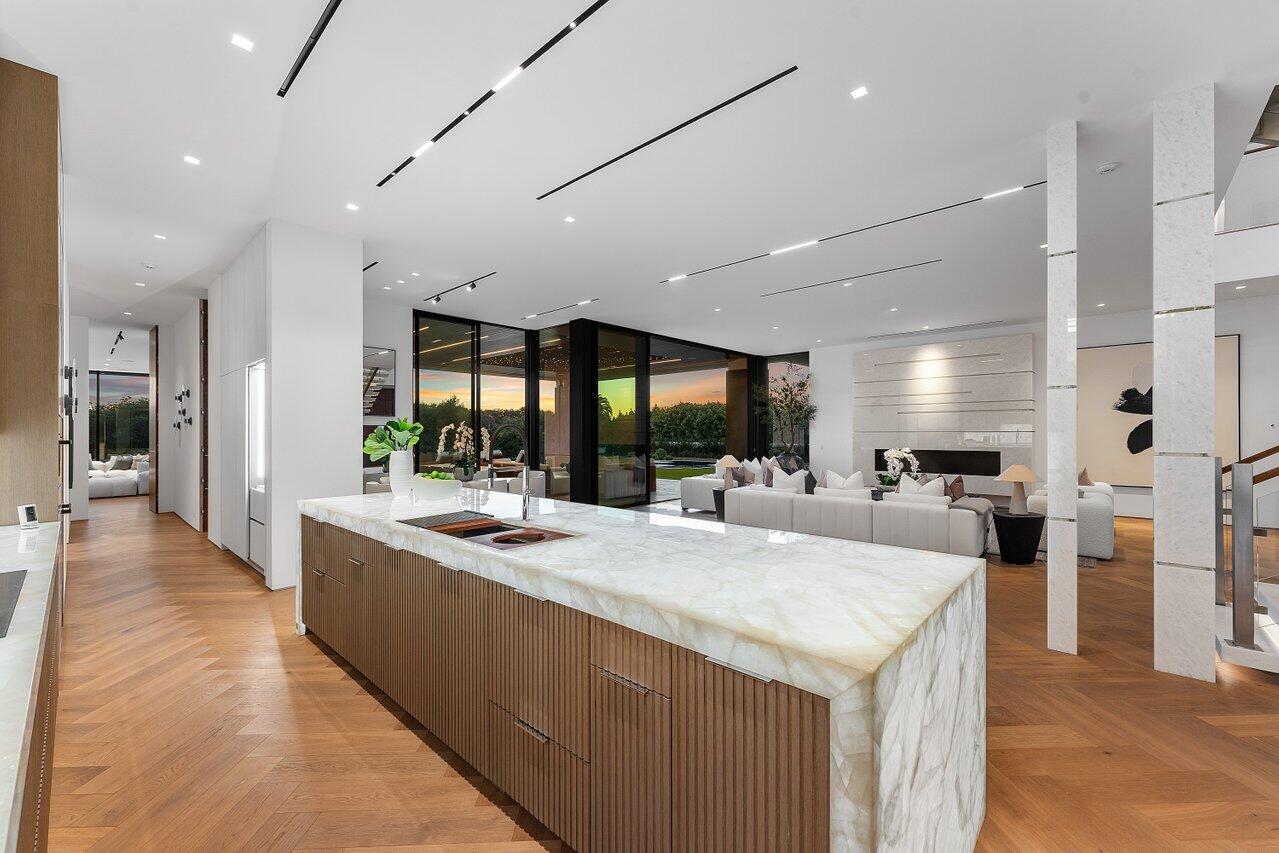 ADMIRALS COVE - Residential