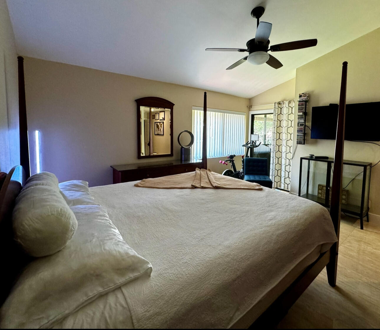 COACH HOUSES OF TOWN PLACE CONDO - Residential Lease