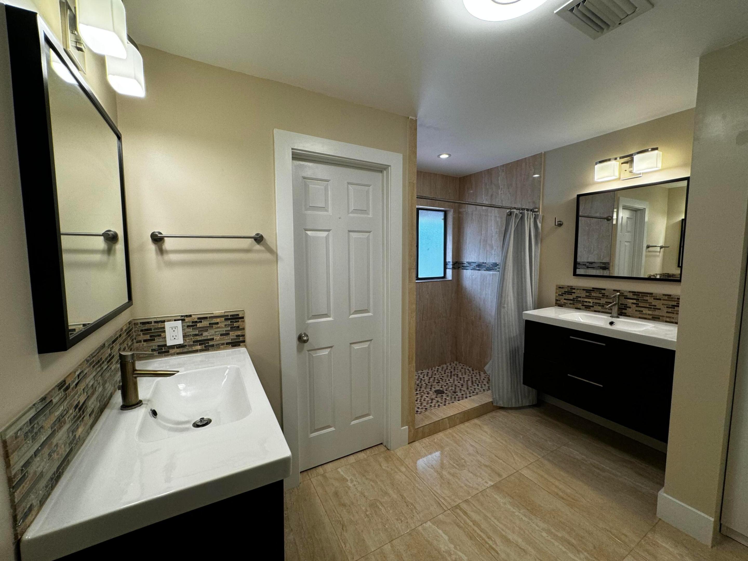 COACH HOUSES OF TOWN PLACE CONDO - Residential Lease