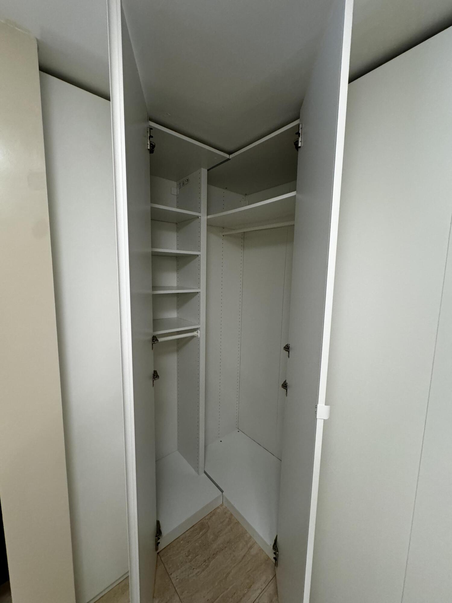 COACH HOUSES OF TOWN PLACE CONDO - Residential Lease