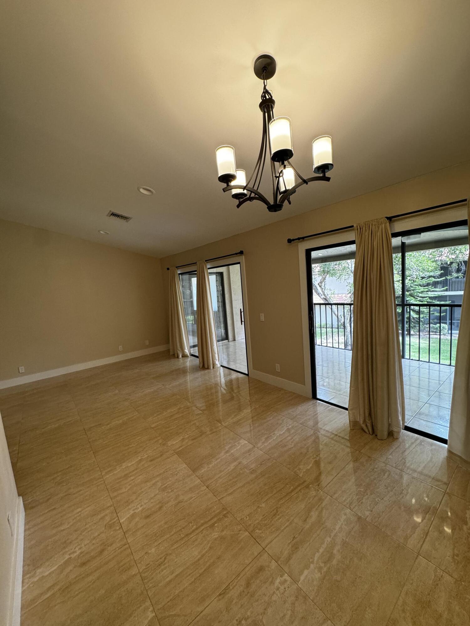 COACH HOUSES OF TOWN PLACE CONDO - Residential Lease