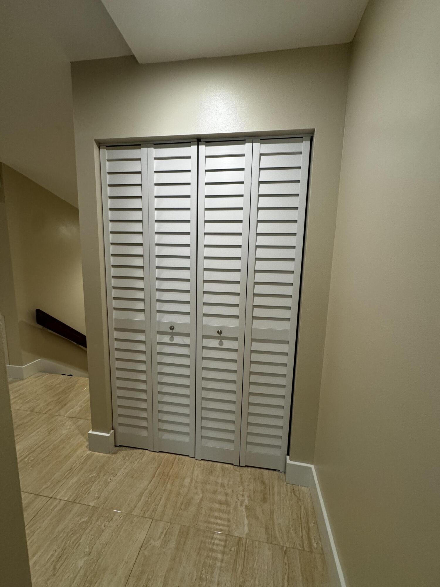 COACH HOUSES OF TOWN PLACE CONDO - Residential Lease
