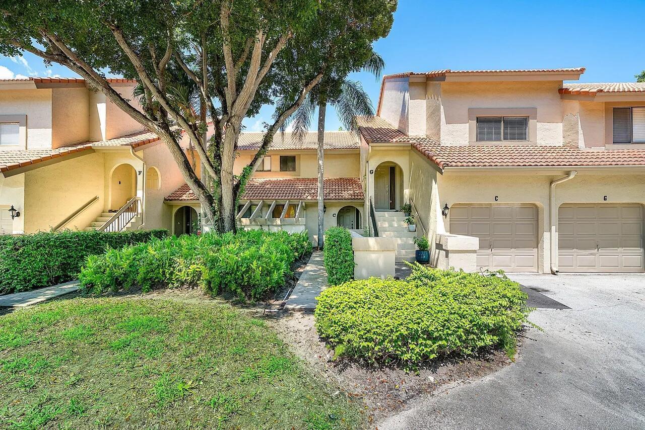 COACH HOUSES OF TOWN PLACE CONDO - Residential Lease