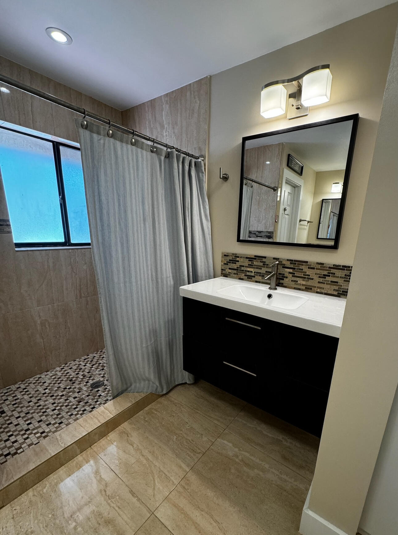 COACH HOUSES OF TOWN PLACE CONDO - Residential Lease