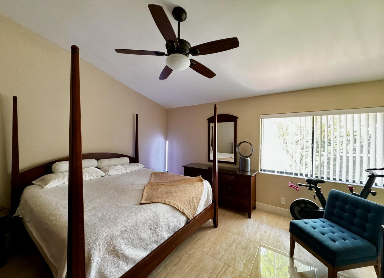 COACH HOUSES OF TOWN PLACE CONDO - Residential Lease