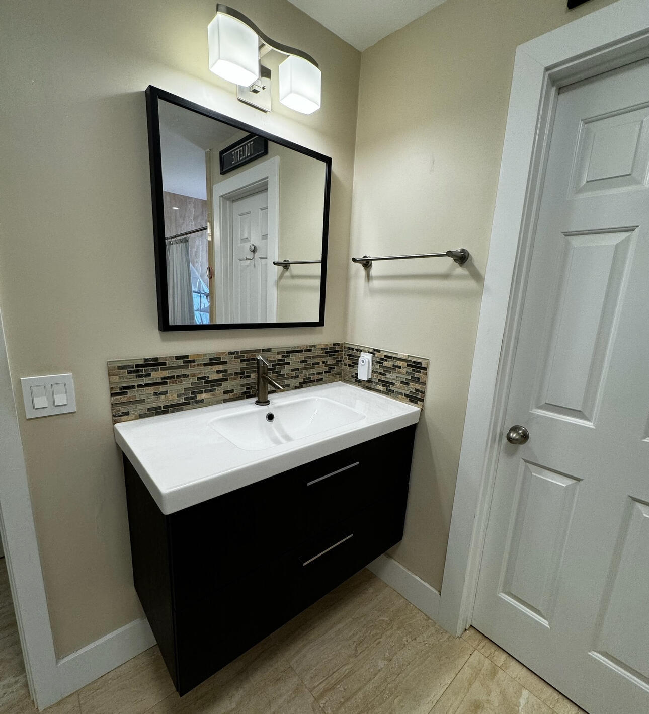 COACH HOUSES OF TOWN PLACE CONDO - Residential Lease