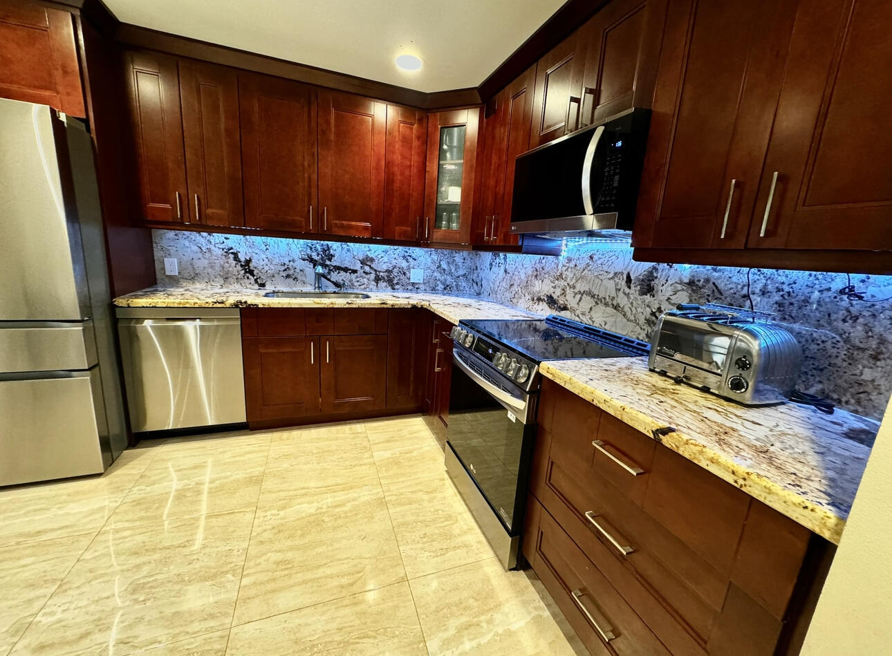 COACH HOUSES OF TOWN PLACE CONDO - Residential Lease