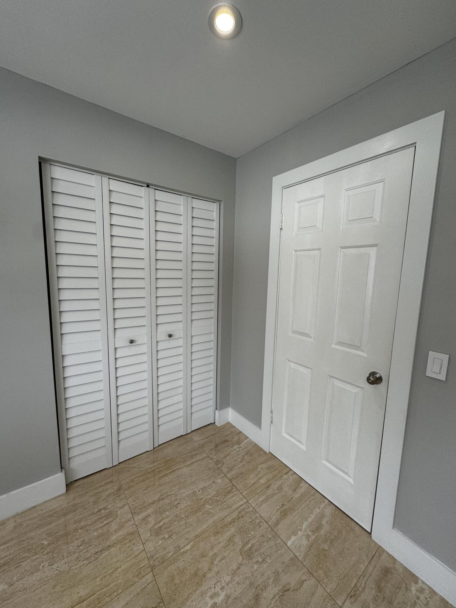 COACH HOUSES OF TOWN PLACE CONDO - Residential Lease