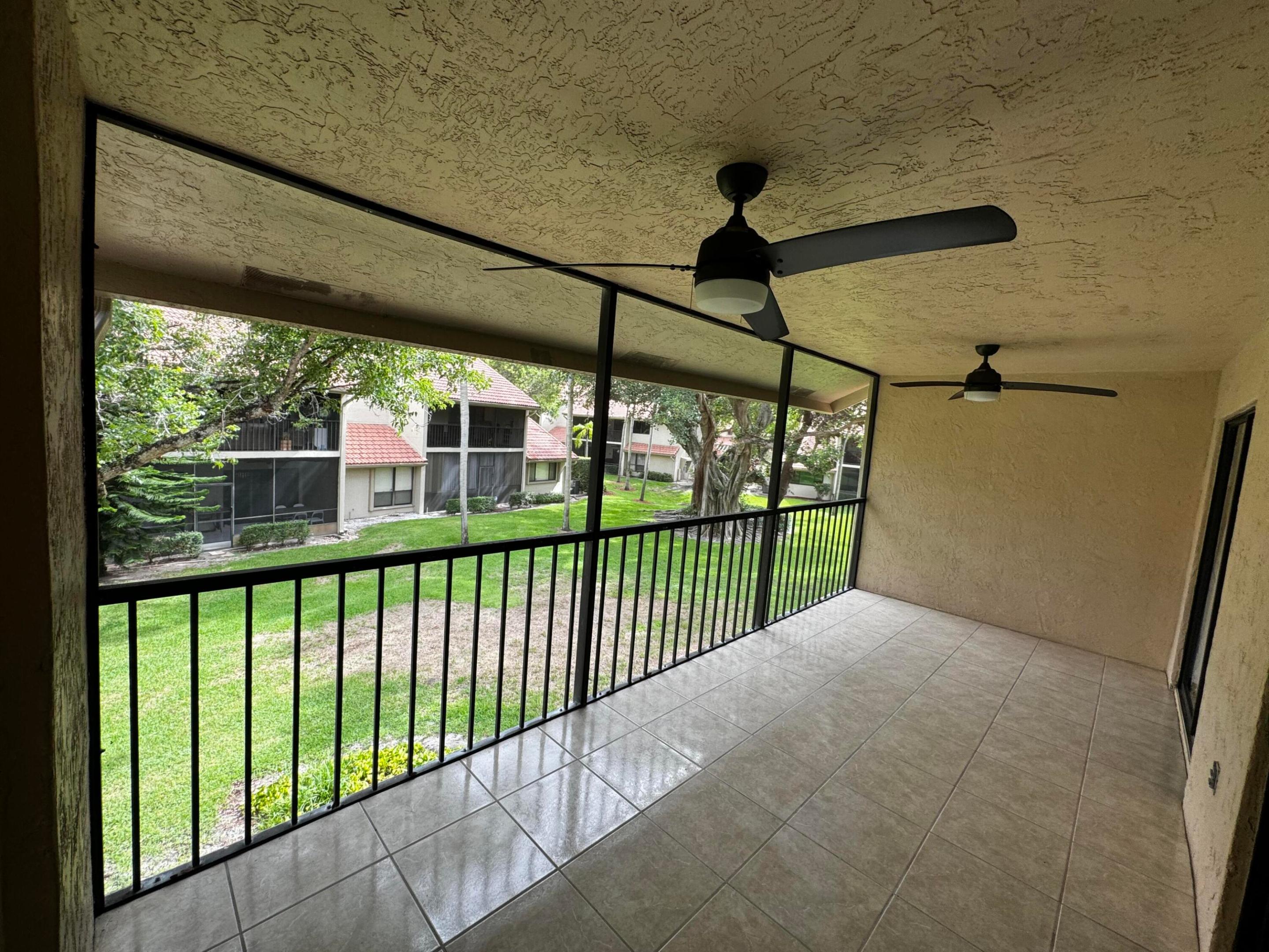 COACH HOUSES OF TOWN PLACE CONDO - Residential Lease