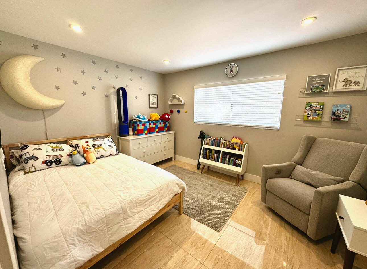 COACH HOUSES OF TOWN PLACE CONDO - Residential Lease