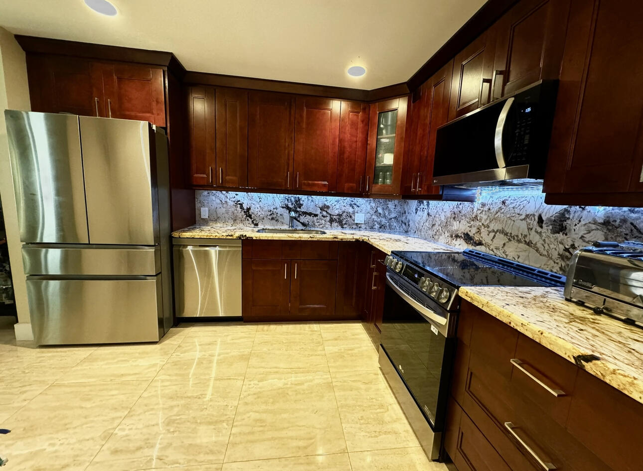 COACH HOUSES OF TOWN PLACE CONDO - Residential Lease