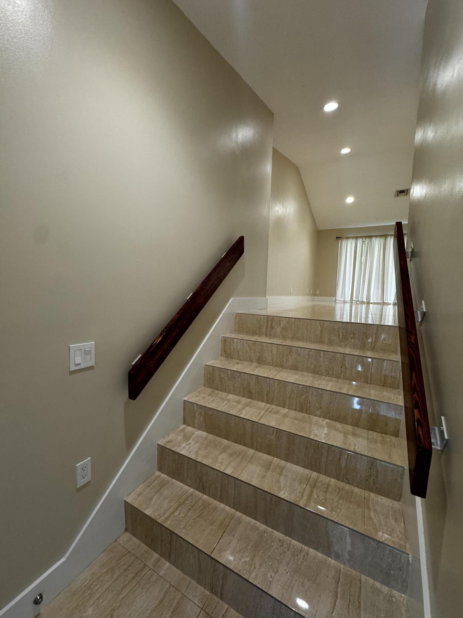 COACH HOUSES OF TOWN PLACE CONDO - Residential Lease