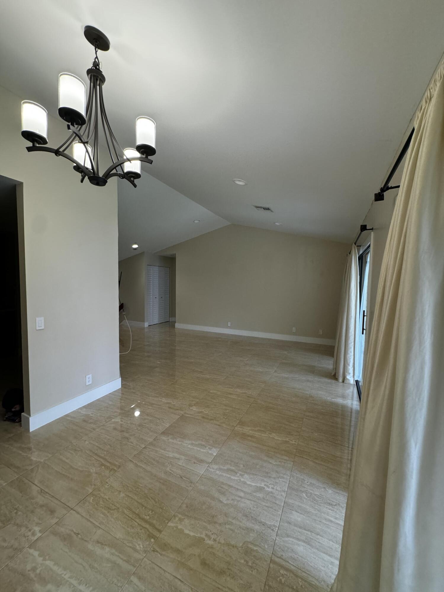 COACH HOUSES OF TOWN PLACE CONDO - Residential Lease