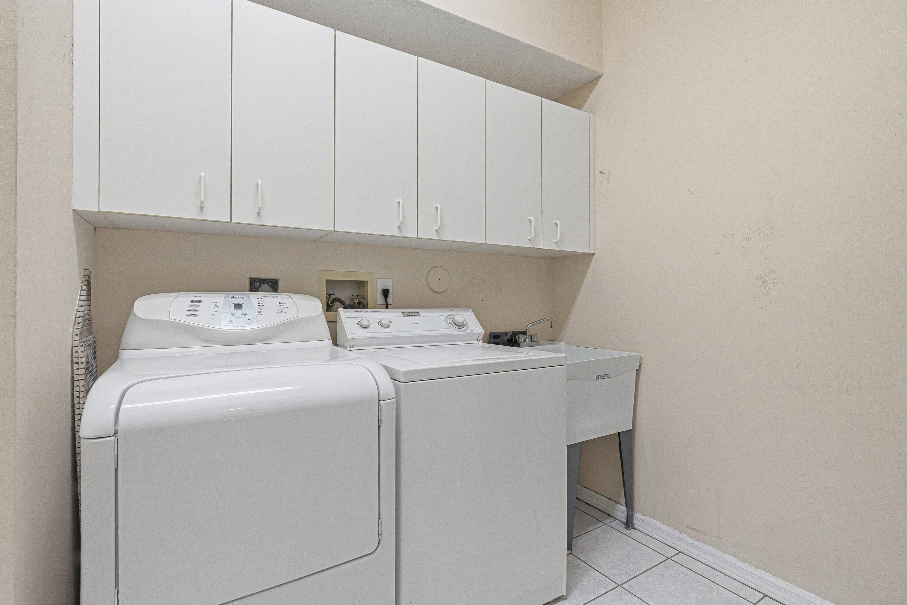 LOMBARDY REPLAT - Residential Lease
