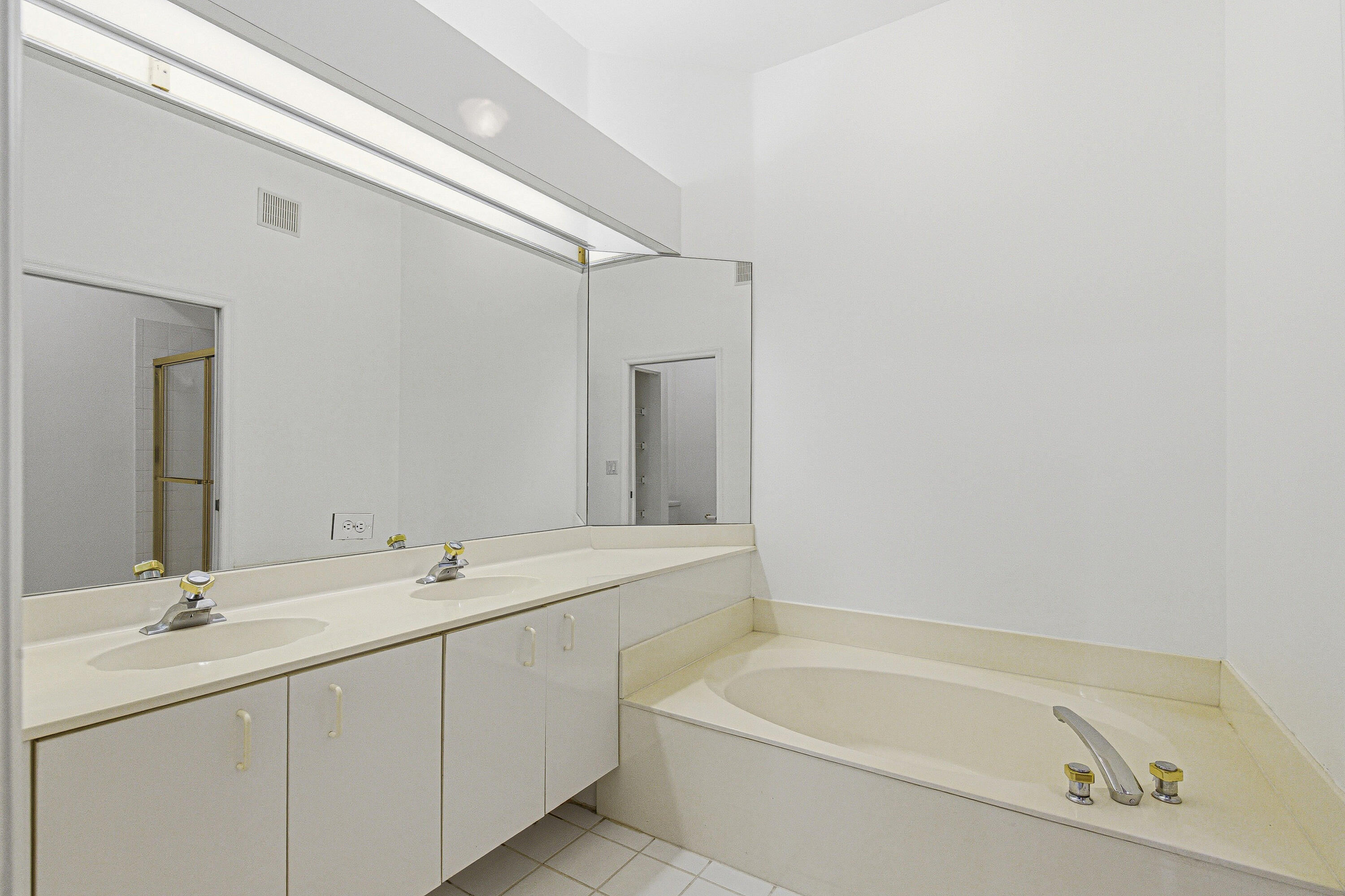 LOMBARDY REPLAT - Residential Lease