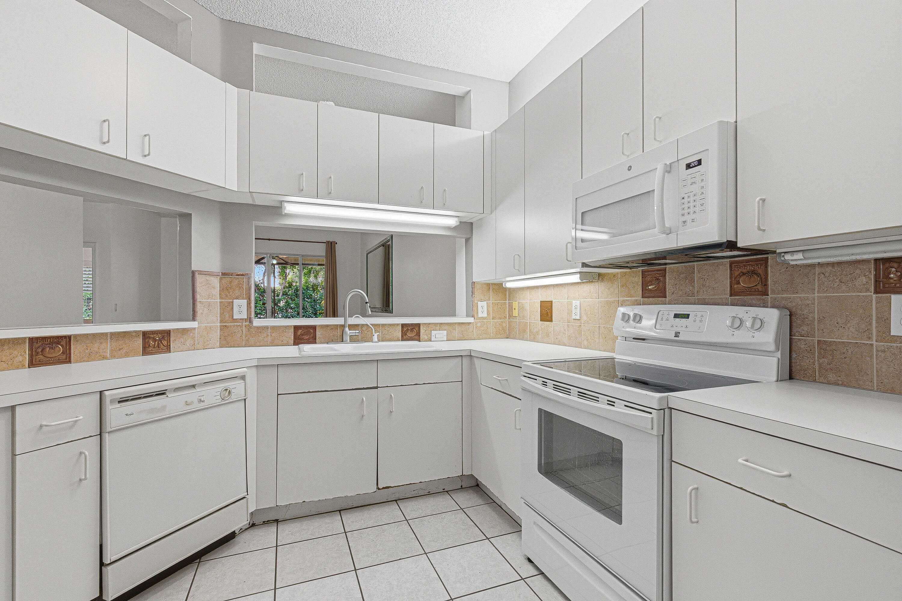 LOMBARDY REPLAT - Residential Lease