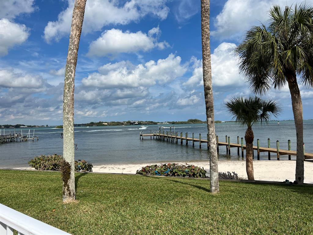 CORAL POINT - Residential
