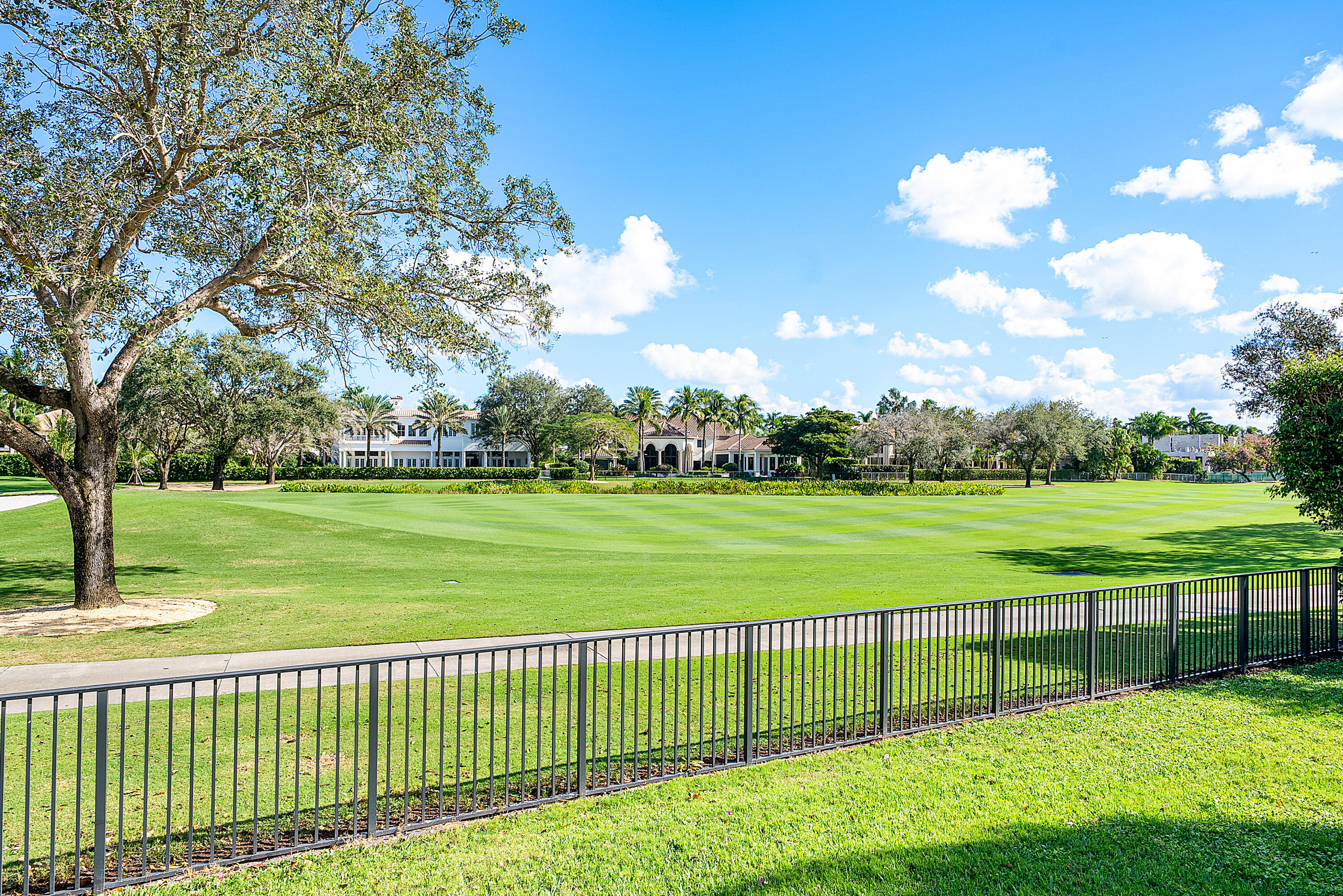 DEVON PLACE - Residential