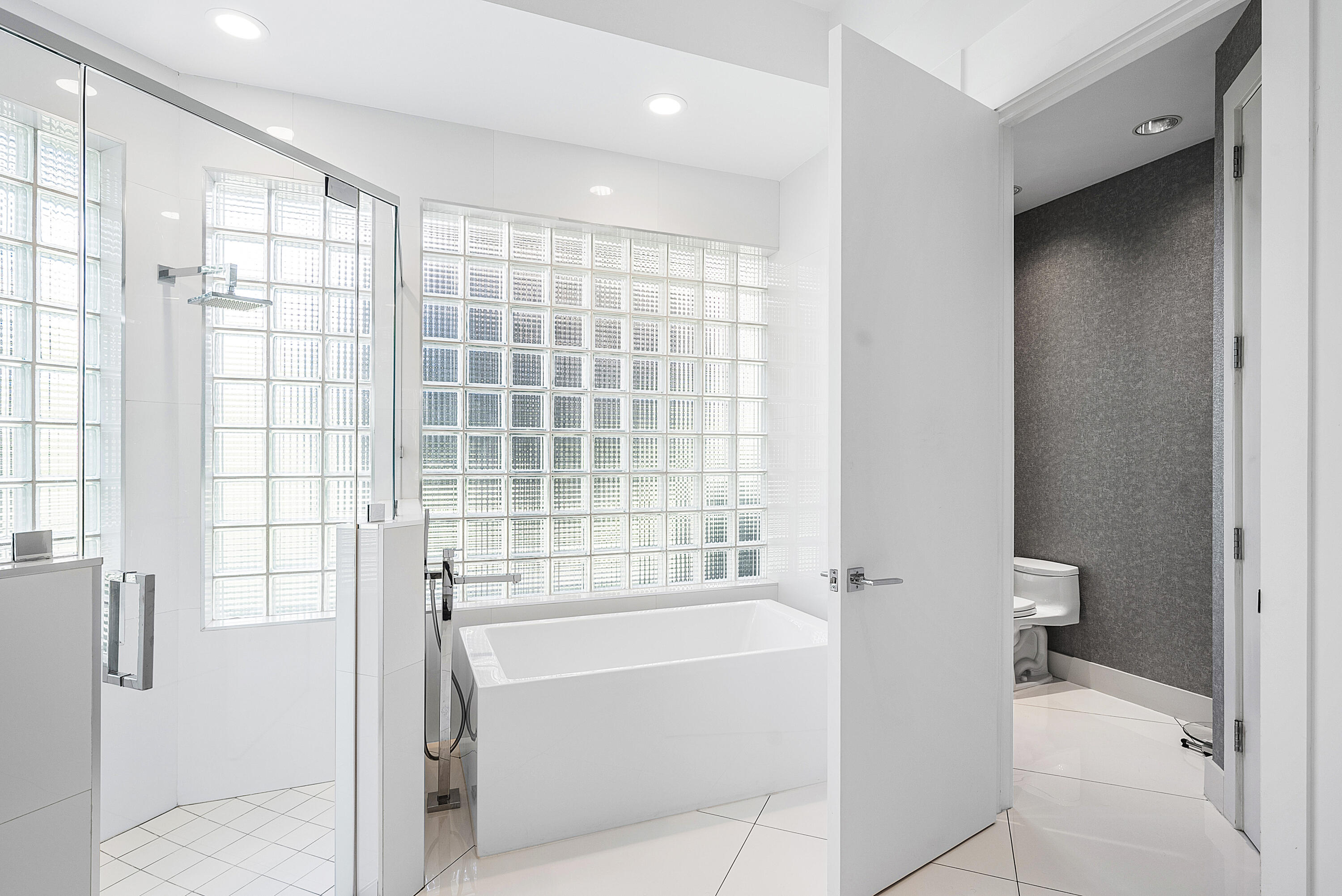 DEVON PLACE - Residential