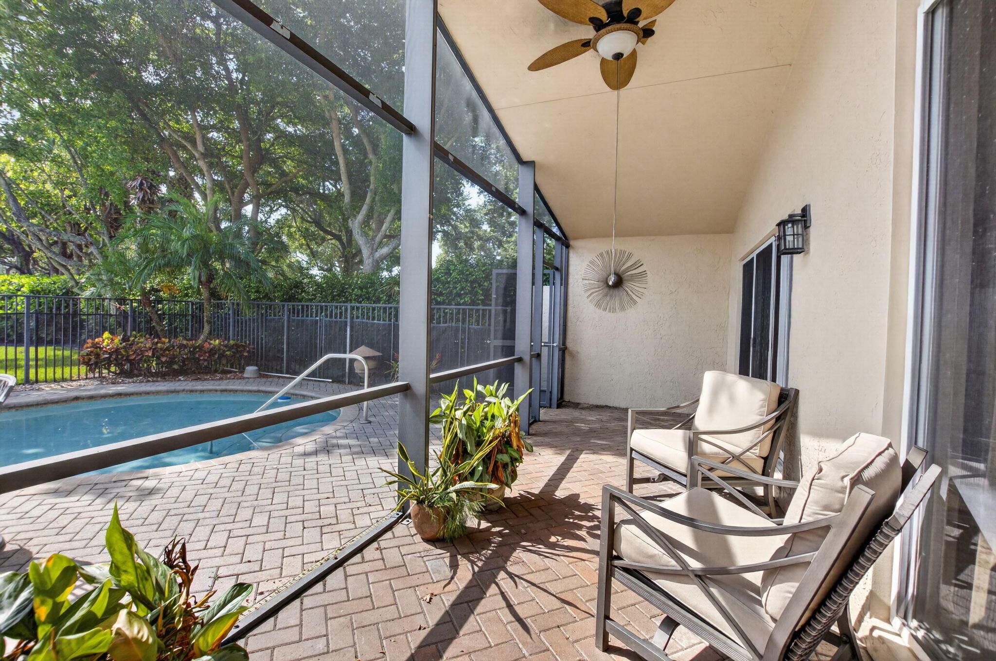 VALENCIA PALMS 4 - Residential