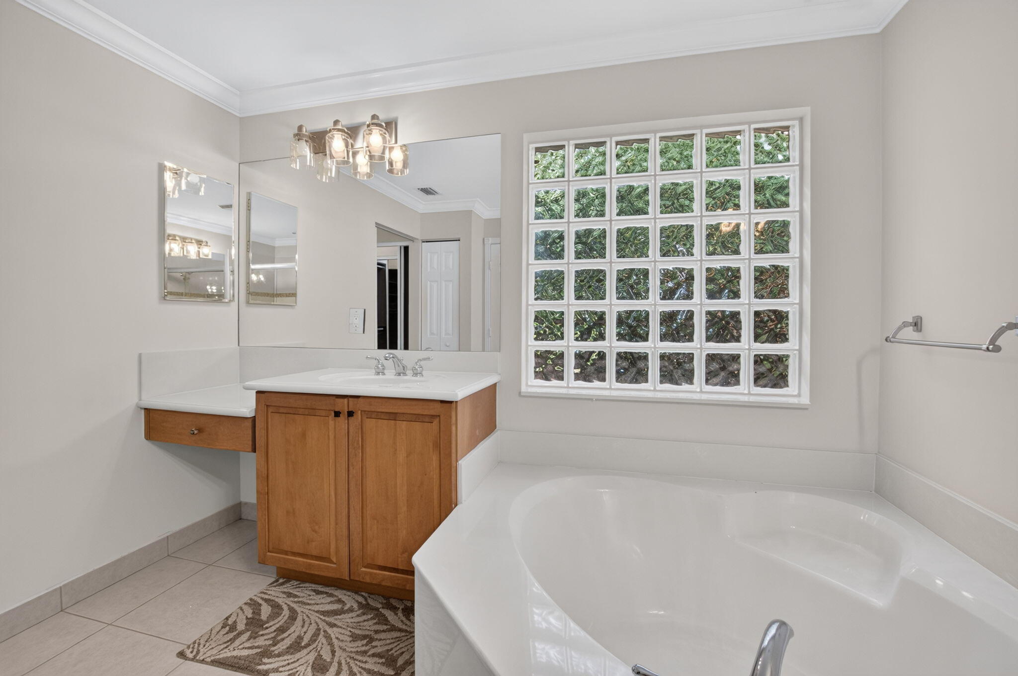 VALENCIA PALMS 4 - Residential