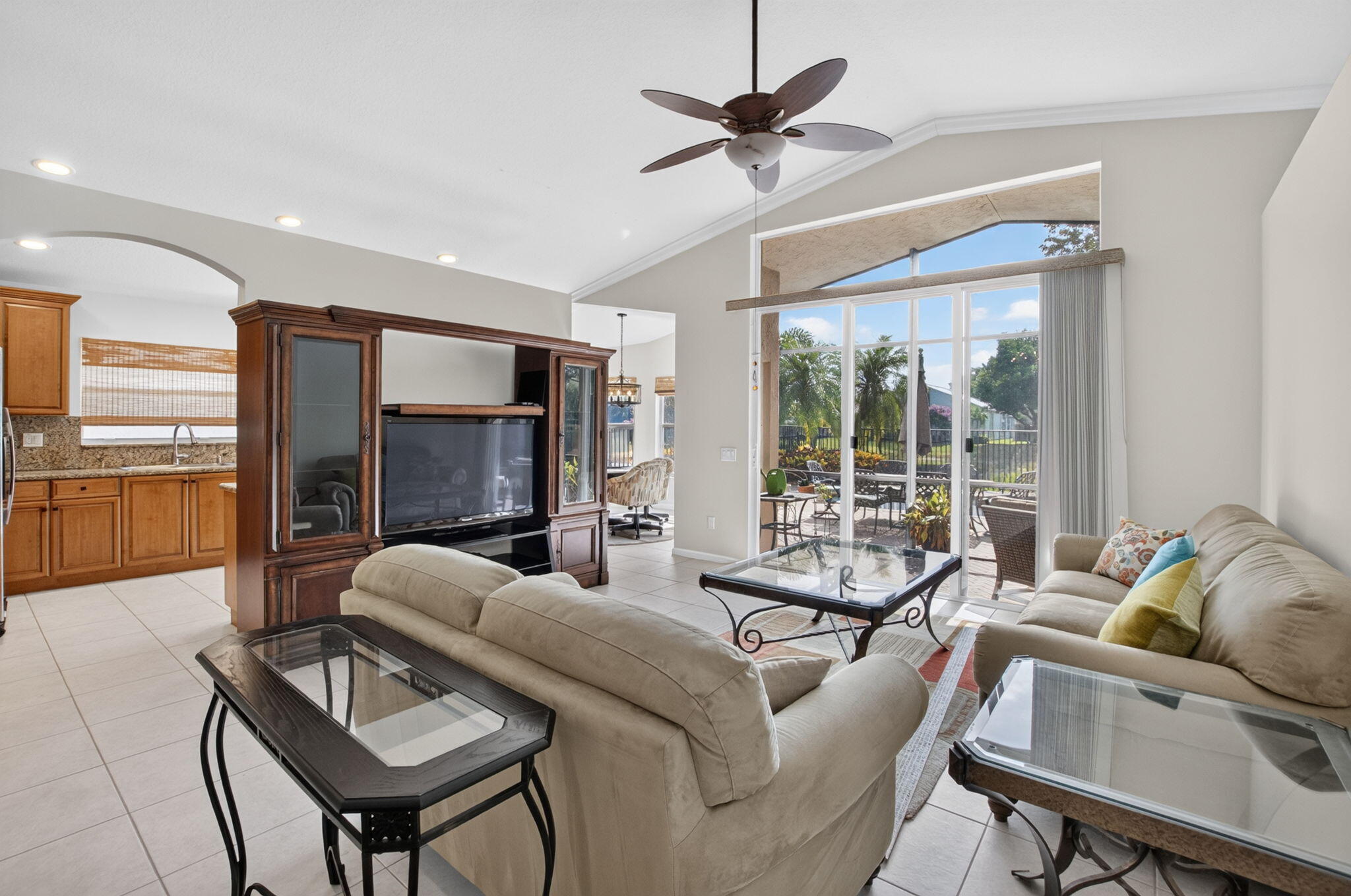 VALENCIA PALMS 4 - Residential